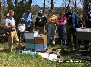 Beekeeping field day in Rogersville, MO